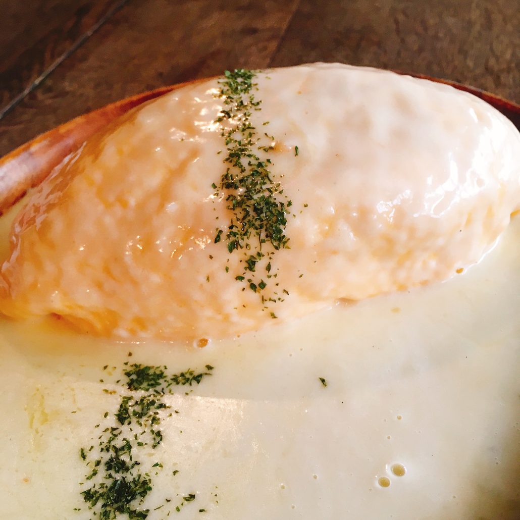 水曜日のオムライス チーズソースがとろとろ チーズフォンデュオムライス 日本初 学芸人 葛飾ふとめ ぎょろめ 北青山チャンネル